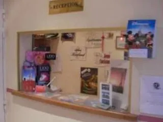 Le Globe 2* Clichy